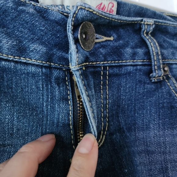 PARIS BLUES Blue Denim Jean Shorts Faded Midwash Blue Jeans Cuffed Hem Size 3 - Picture 9 of 17